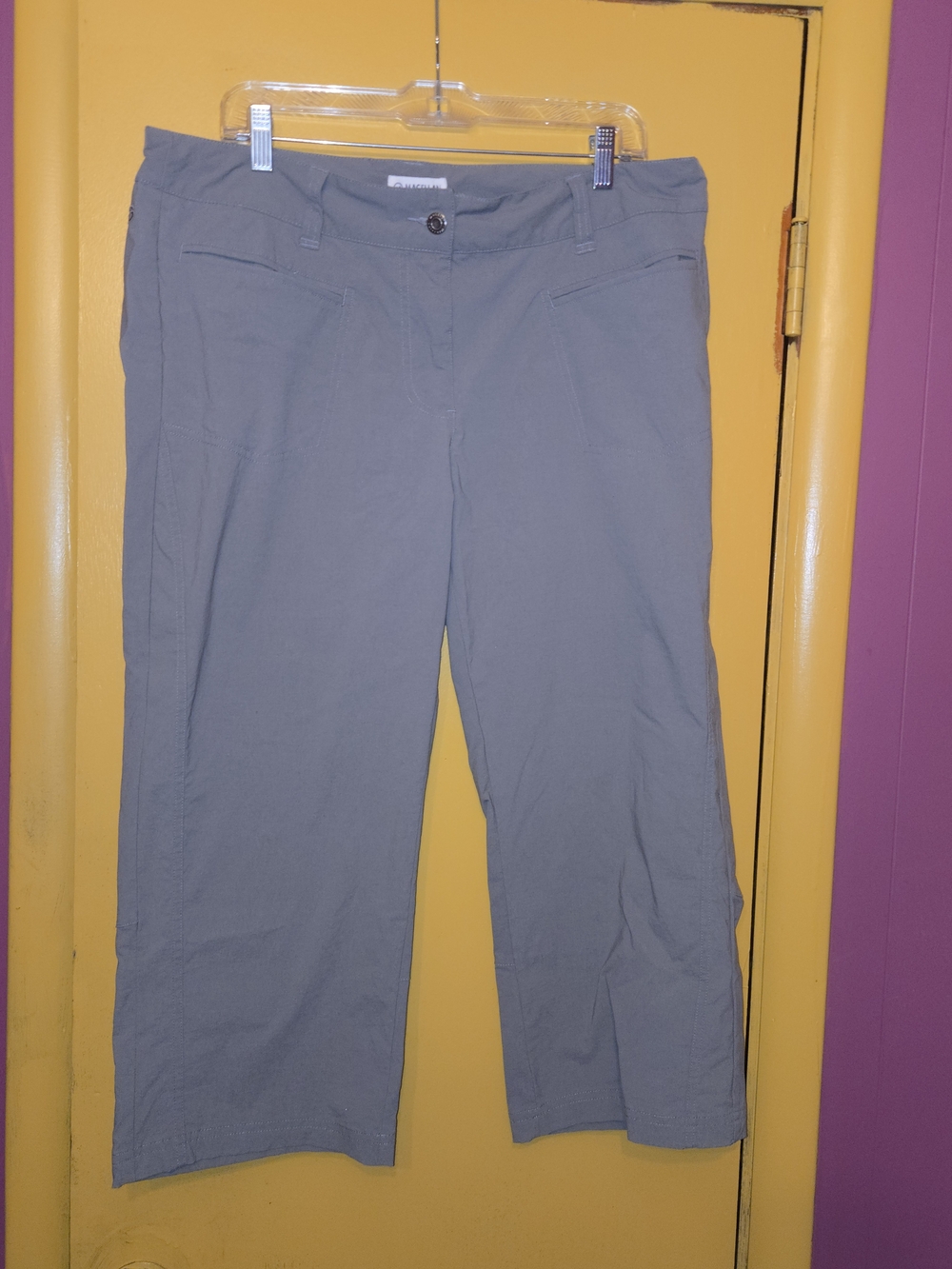 Magellan Outdoors Light Gray Straight-Leg Capri Pants